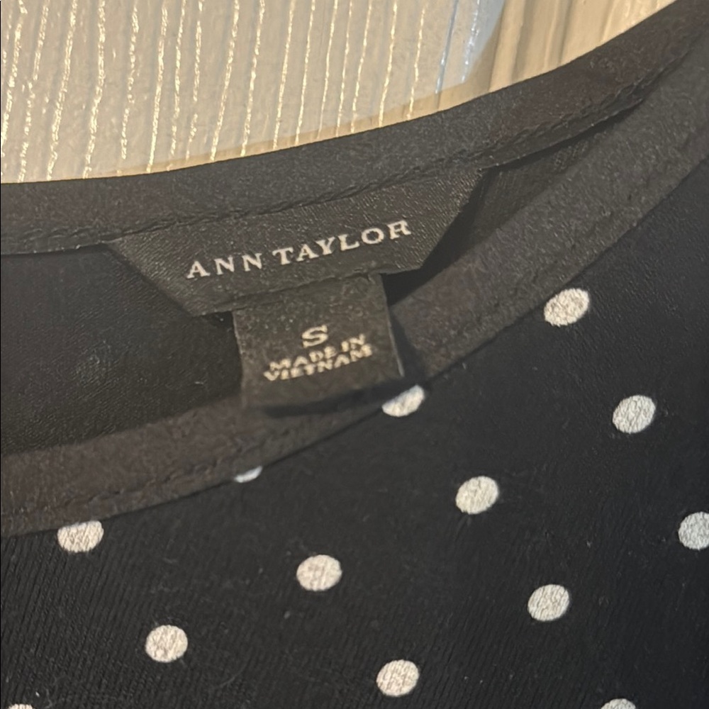 Ann Taylor Black & White Polka Dot Fitted Short Sleeve Tee - Picture 2 of 5